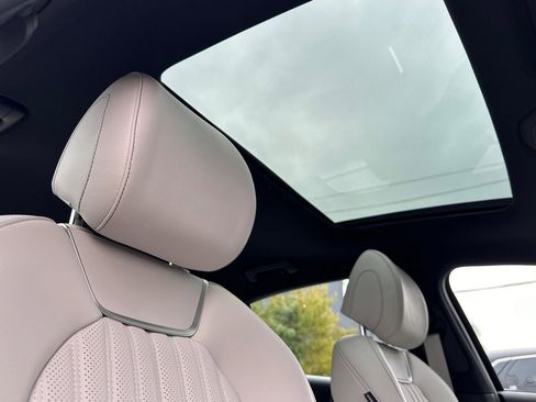 Used 2025 Genesis G70 2.5T w/ Sport Prestige Package image 17