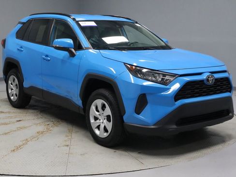 Used 2021 Toyota RAV4 LE FWD image 1