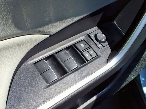 Used 2025 Toyota RAV4 XLE w/ Convenience Package FWD image 19