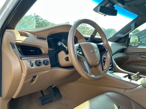 Used 2017 Cadillac Escalade Platinum AWD/4WD image 10