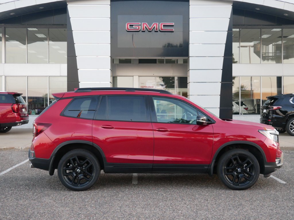 Used 2024 Honda Passport Black Edition image 2