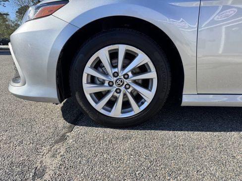 Used 2022 Toyota Camry LE FWD image 4