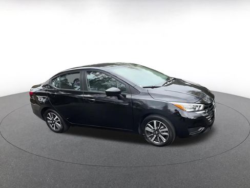 Used 2025 Nissan Versa SV FWD image 2