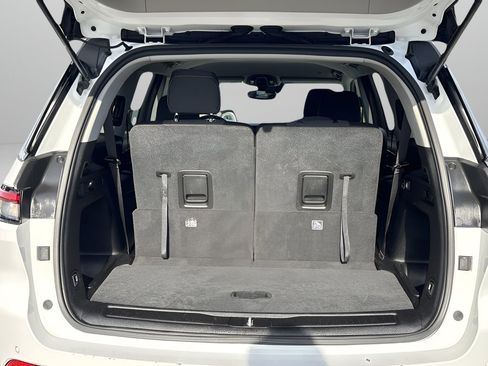 Used 2023 Jeep Grand Cherokee L Laredo image 8