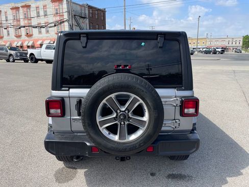 Used 2021 Jeep Wrangler Unlimited Sahara AWD/4WD image 6