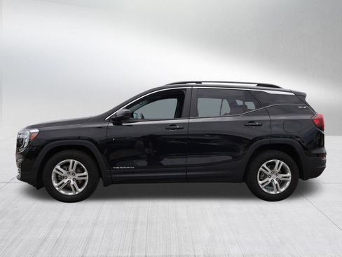 Used 2022 GMC Terrain SLE w/ Driver Convenience Package FWD image 4