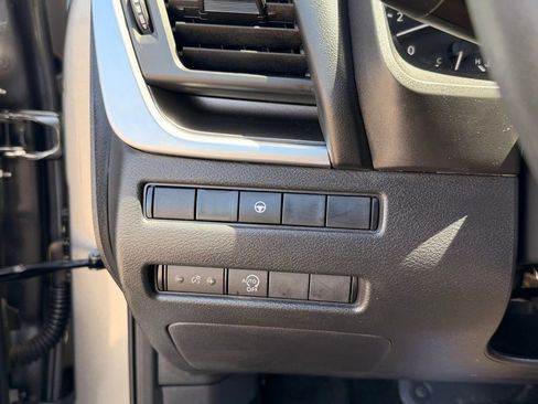 Used 2023 Nissan Rogue SV FWD image 23