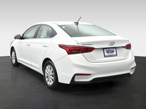Used 2022 Hyundai Accent SEL FWD image 2