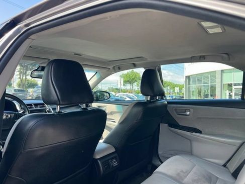 Used 2017 Toyota Camry XSE FWD image 9