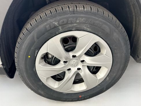 Used 2025 Toyota RAV4 LE AWD/4WD image 11