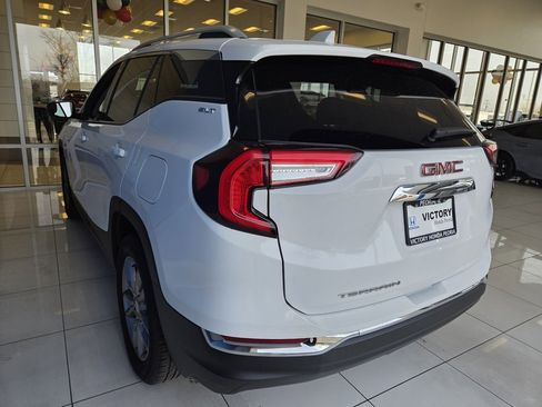 Used 2023 GMC Terrain SLT image 8
