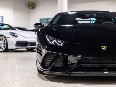 Used 2018 Lamborghini Huracan Performante image 24