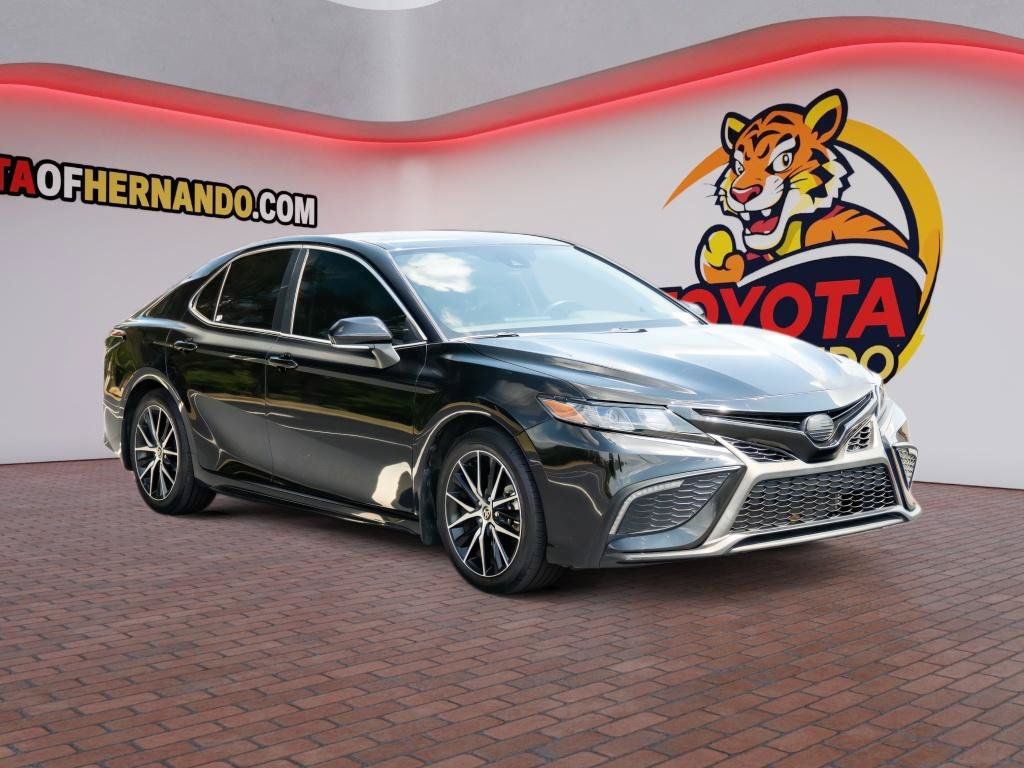 Used 2024 Toyota Camry SE FWD image 3