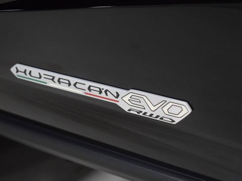 Used 2023 Lamborghini Huracan EVO image 11