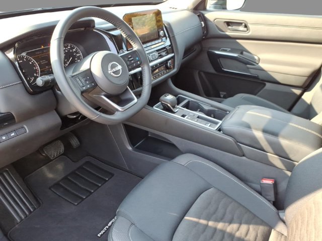 Certified 2025 Nissan Pathfinder SV FWD image 17