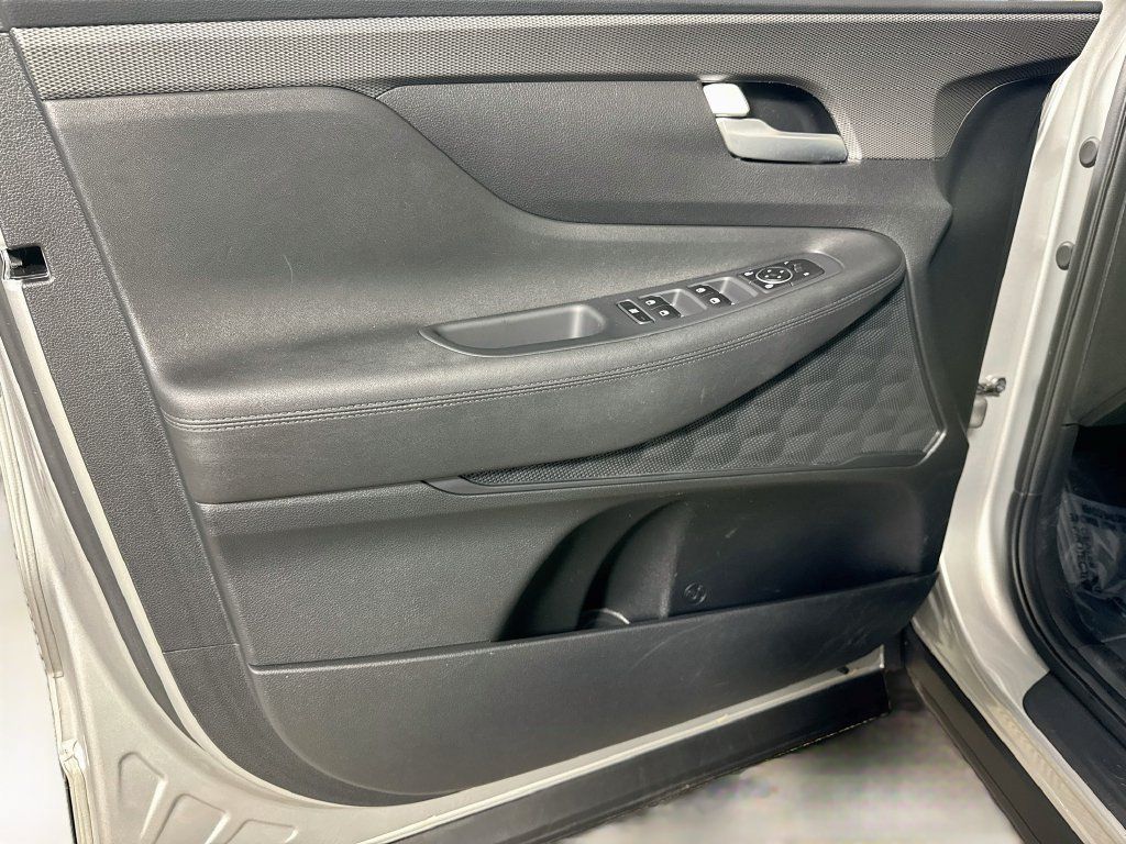 Used 2020 Hyundai Santa Fe SE AWD/4WD image 12