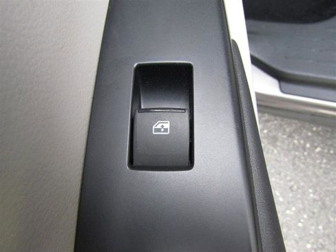 Used 2016 Toyota Highlander XLE image 29