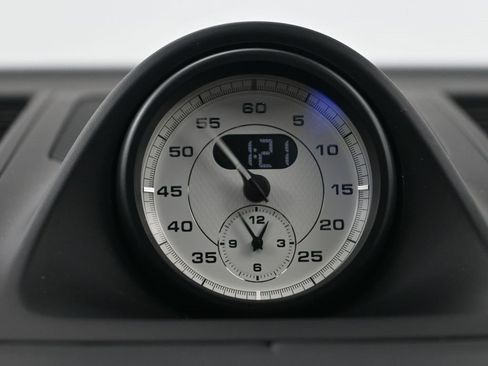 Certified 2024 Porsche Macan S image 12