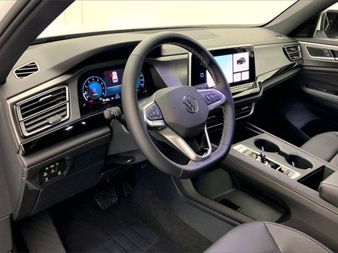 Used 2025 Volkswagen Atlas Cross Sport SE image 14