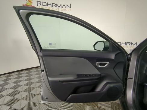 New 2025 Kia K4 LXS image 18