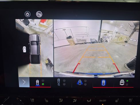 Used 2023 GMC Canyon AT4 w/ AT4 Premium Package image 16