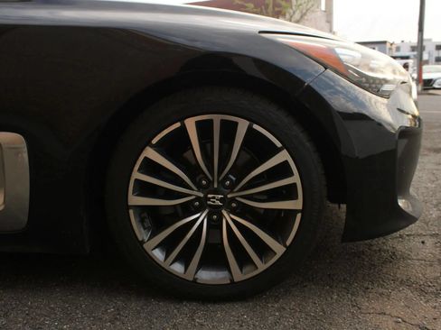 Used 2018 Kia Stinger Premium image 8