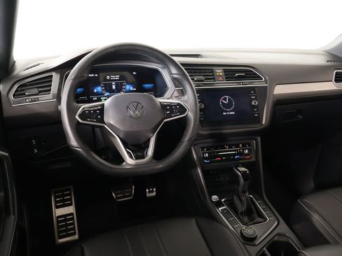 Used 2024 Volkswagen Tiguan SE R-Line AWD/4WD image 2