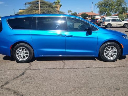 Used 2026 Chrysler Pacifica Select FWD image 11
