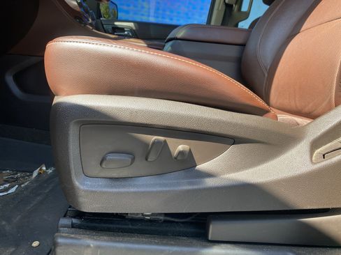 Used 2017 Chevrolet Suburban Premier image 22