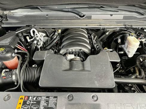 Used 2019 Chevrolet Suburban Premier w/ Premier Plus Edition AWD/4WD image 32
