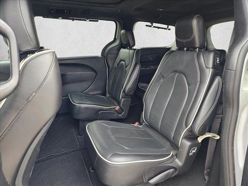 Used 2025 Chrysler Pacifica Limited FWD image 20