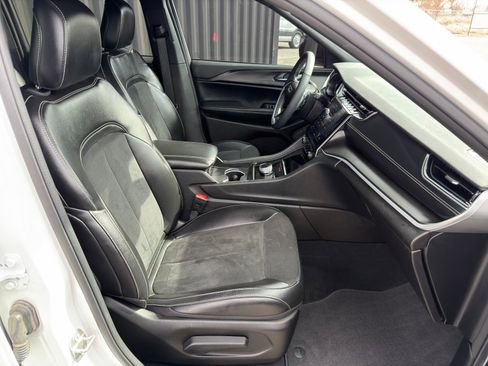 Used 2024 Jeep Grand Cherokee Altitude image 35