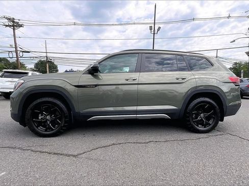 Used 2024 Volkswagen Atlas Peak Edition SE AWD/4WD image 3