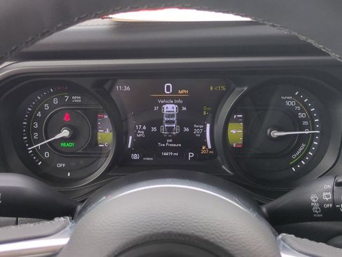 Used 2025 Jeep Wrangler Unlimited Sahara AWD/4WD image 28