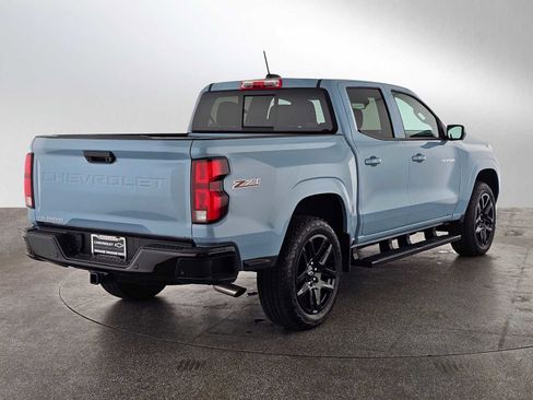 Used 2025 Chevrolet Colorado Z71 w/ Technology Package AWD/4WD image 3