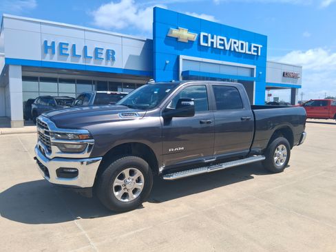 Used 2025 RAM 2500 Big Horn AWD/4WD image 3