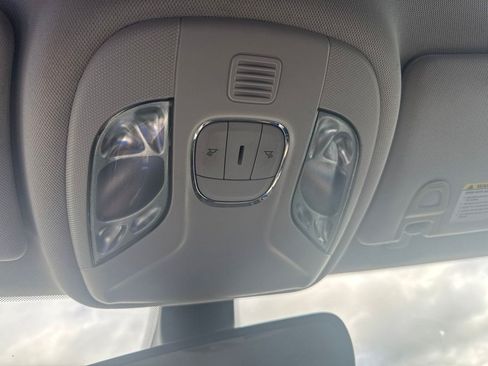 Used 2018 Jeep Compass Latitude w/ Popular Equipment Group FWD image 14