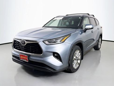 Certified 2022 Toyota Highlander Limited image 3