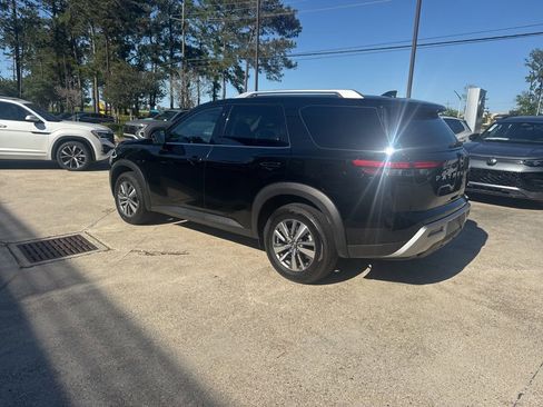 Used 2025 Nissan Pathfinder SL FWD image 6