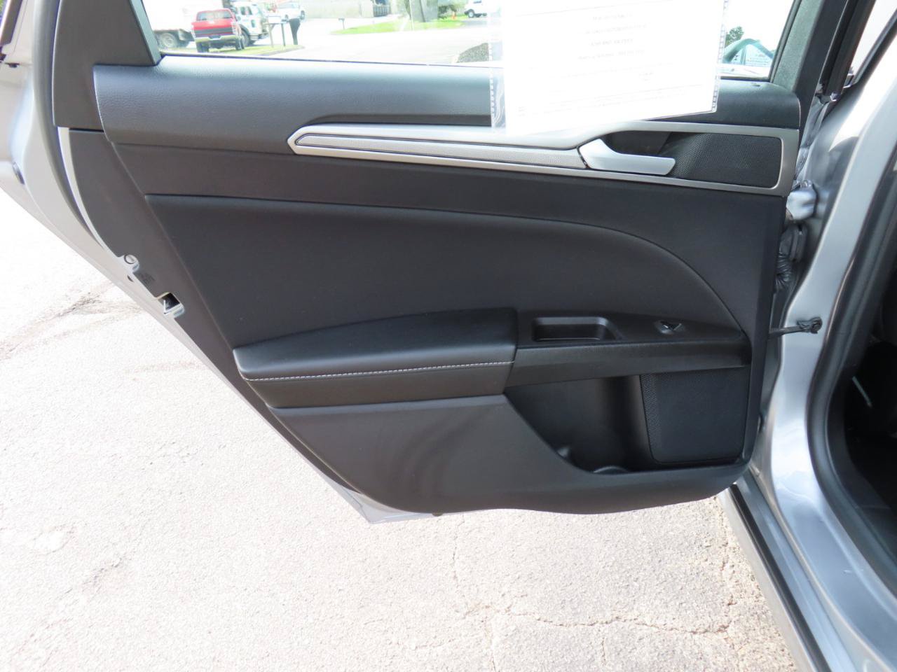 Used 2020 Ford Fusion SE FWD image 18