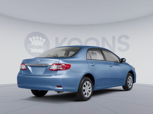 Used 2011 Toyota Corolla LE image 2