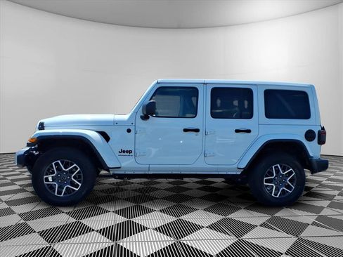 Used 2025 Jeep Wrangler Unlimited Sahara AWD/4WD image 26