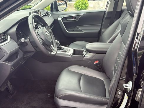Used 2025 Toyota RAV4 XLE Premium AWD/4WD image 15