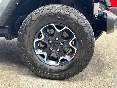 Used 2023 Jeep Wrangler Unlimited Rubicon AWD/4WD image 7