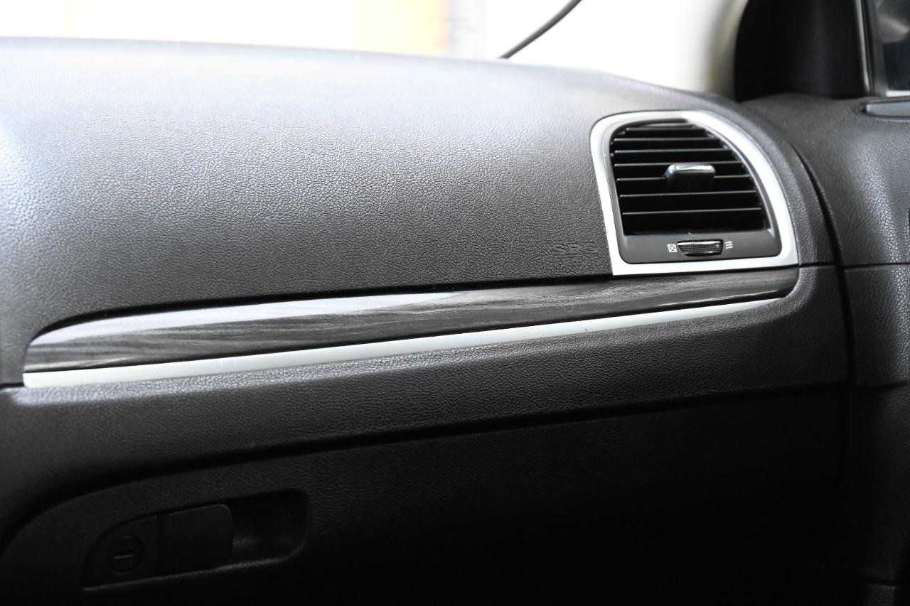 Used 2021 Chrysler 300 Touring L RWD image 32