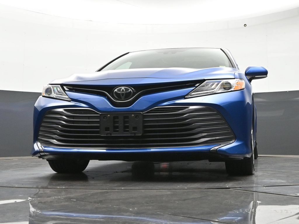 Used 2019 Toyota Camry XLE FWD image 31