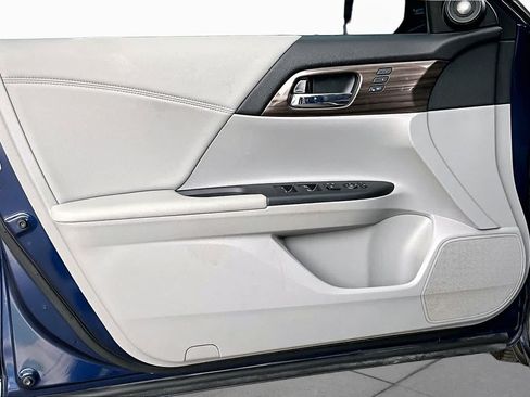 Used 2017 Honda Accord EX-L image 22