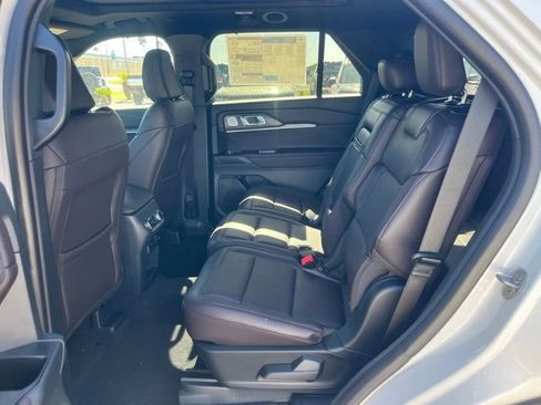 New 2026 Ford Explorer Platinum image 18