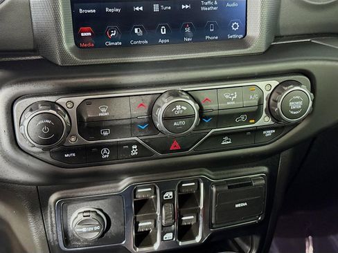 Used 2022 Jeep Gladiator Overland w/ Popular Equipment Package image 18