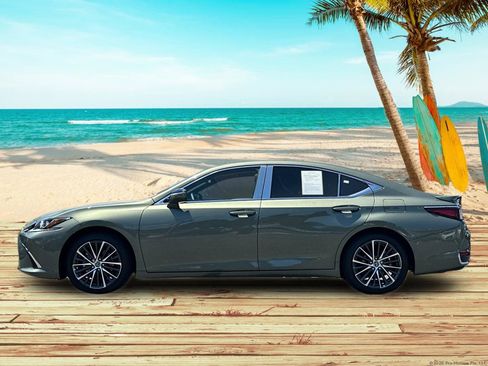 Used 2025 Lexus ES 300h w/ Premium Package FWD image 3